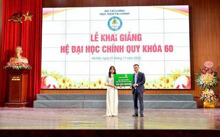 Vietcombank trao tặng học bổng trị giá 200 triệu đồng cho sinh viên Học viện Tài chính