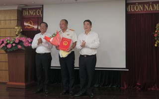 Ông Vũ Xuân Bách nhận quyết định phụ trách Cục Thuế TP HCM