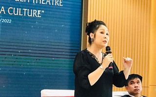 NSND Hồng Vân xúc động trong lễ ký kết Sân khấu kịch Học đường UEH