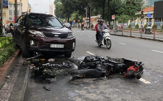 Ôtô từ sau lao tới tông trọng thương đôi nam nữ trên xe máy