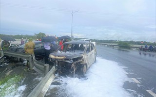 Tai nạn ở Quảng Bình, ôtô 5 chỗ bị cháy trơ khung