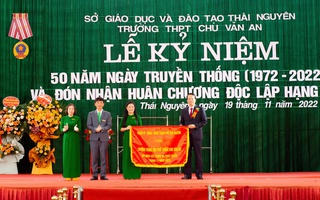 Trường THPT Chu Văn An đón nhận Huân Chương Độc lập hạng Nhì