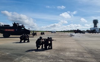 Diễn tập ứng phó "khủng bố" tấn công sân bay Buôn Ma Thuột