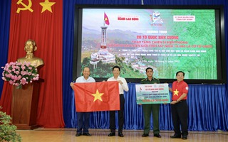 Trao tặng 10.000 lá cờ Tổ quốc cho chiến sĩ biên phòng và đồng bào biên giới Tây Ninh