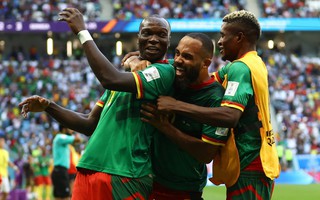 Cameroon và Serbia rượt đuổi tỉ số