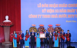 Công ty Yến sào Khánh Hòa: Đón nhận 2 Huân chương Lao động và Cờ thi đua Chính phủ