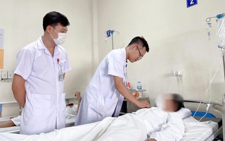 Thanh niên 30 tuổi mắc sùi mào gà sau cuộc "yêu" bị rách bao cao su