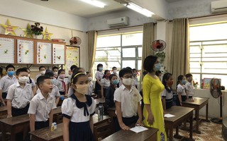 Đà Nẵng: Học sinh lớp 5 ngồi cùng loại bàn với lớp 1