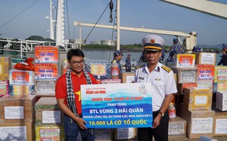 Mang mùa xuân đến với cán bộ, chiến sĩ Nhà giàn DK1