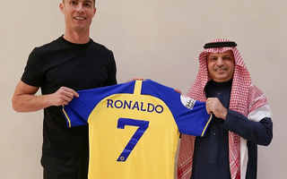 Ronaldo chính thức gia nhập Al-Nassr với hợp đồng "khủng" 350 triệu bảng
