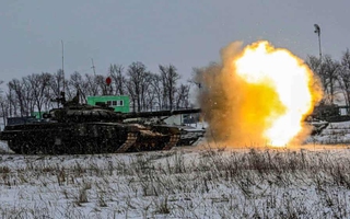 Động thái đặc biệt của Nga ở biên giới Ukraine, Anh cảnh báo "cực kỳ nguy hiểm"