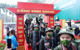 Hơn 4.300 công dân Hà Nội bước qua cổng vinh quang lên đường nhập ngũ