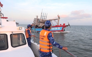 Cảnh sát biển bắt tàu chở hàng nghìn lít dầu DO