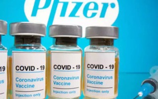 Pfizer dự kiến thu hơn 50 tỉ USD từ vắc-xin và thuốc trị Covid-19