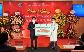 Vietcombank trao tặng 5 tỉ đồng cho Bệnh viện Đa khoa Xanh Pôn