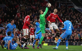 Thua sốc ở Old Trafford, Man United bị loại khỏi Champions League