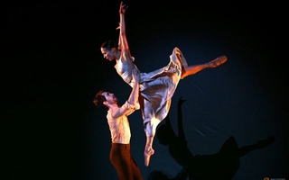 Vũ công ballet Nga - Ukraine sát cánh trên sân khấu ở London