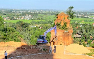 Bình Định: "Truy" người cung cấp thông tin tôn tạo tháp Bánh Ít cho báo chí