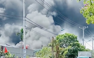 Cháy lớn ở huyện Hóc Môn, TP HCM