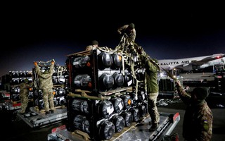 Mỹ chuyển vũ khí "thần tốc" đến Ukraine, trực tiếp huấn luyện sử dụng