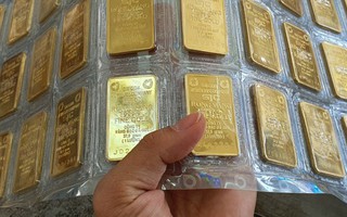 Diễn biến lạ của giá vàng SJC, giá USD liên tục lao dốc