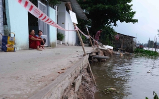 Khẩn trương ứng phó sạt lở