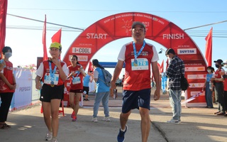 Gần 1.000 vận động viên tham gia giải marathon trên cung đường biển đẹp nhất Việt Nam