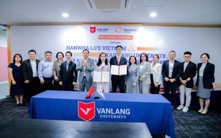 Hanwha Life Việt Nam trao tặng 200 triệu đồng học bổng cho sinh viên
