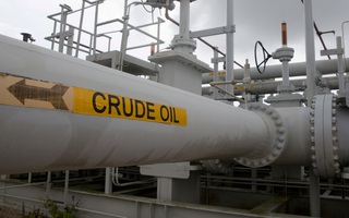 Giá dầu tiếp tục trượt dốc