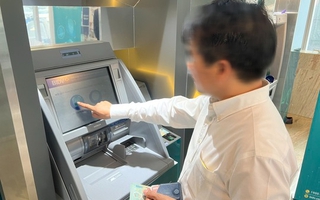 Rút tiền tại ATM bằng căn cước công dân: Mất tiền ai chịu trách nhiệm?