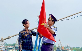 Trao 2.000 lá cờ Tổ quốc cho ngư dân Bà Rịa - Vũng Tàu