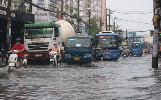 TP HCM: Đường thành sông sau cơn mưa lớn cuối tuần