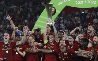 AS Roma vô địch Europa Conference League, Jose Mourinho lập kỳ tích