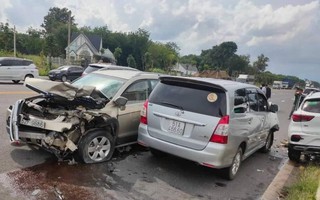3 ôtô tông nhau bẹp dúm trên đường Mỹ Phước- Tân Vạn