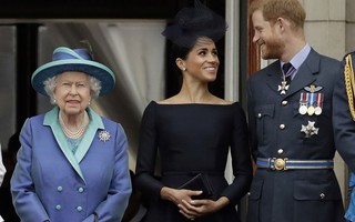 Hoàng gia Anh "sốt vó" vì vợ chồng Hoàng tử Harry có thể trở lại?