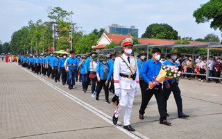 ‏Công nhân lao động tiêu biểu TP HCM báo công với Bác