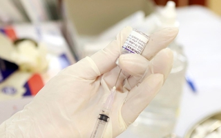 12 tỉnh tỉ lệ tiêm mũi 3 dưới 50%, Bộ Y tế cảnh báo nguy cơ phải huỷ bỏ vắc-xin Covid-19