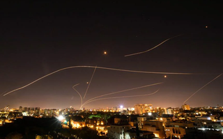 Israel công bố vũ khí tiên phong, dựng "tường laser" quanh đất nước