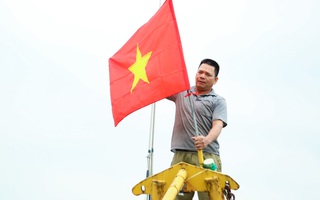 Trao tặng ngư dân tỉnh Thái Bình 10.000 lá cờ Tổ quốc