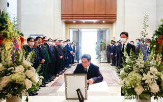 Lãnh đạo Việt Nam viếng cố Thủ tướng Abe Shinzo