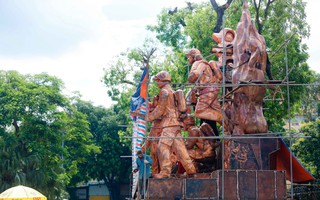 CLIP: Cận cảnh thi công tượng đài chiến sĩ CSGT và PCCC tại Hà Nội