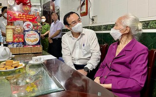 Bí thư Nguyễn Văn Nên thăm Mẹ Việt Nam anh hùng