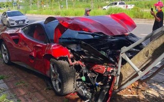 Người điều khiển siêu xe Ferrari bị tai nạn nói gì?