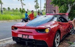 Ai phải bồi thường vụ siêu xe Ferrari tai nạn?