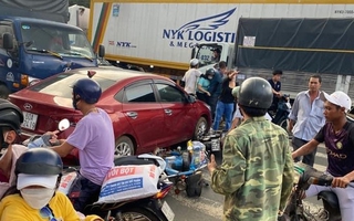 Xe tải tông hàng loạt ôtô, xe máy ở Đồng Nai: Các xe đang dừng chờ qua đường