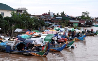 Mưa to bất ngờ, Lào sợ lũ lớn, Trung Quốc chết người vì lũ quét