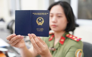 Cấp bách xử lý hộ chiếu mẫu mới