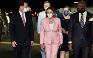 Bà Pelosi thăm Đài Loan, Mỹ-Trung đã có những động thái đầu tiên