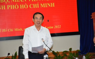 Bí thư Thành ủy TP HCM: “Anh chị em ngành y tế đừng thấy mình đơn độc”