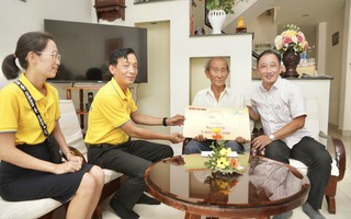 "Mai vàng nhân ái" đến thăm nghệ nhân, nghệ sĩ ở Bình Thuận